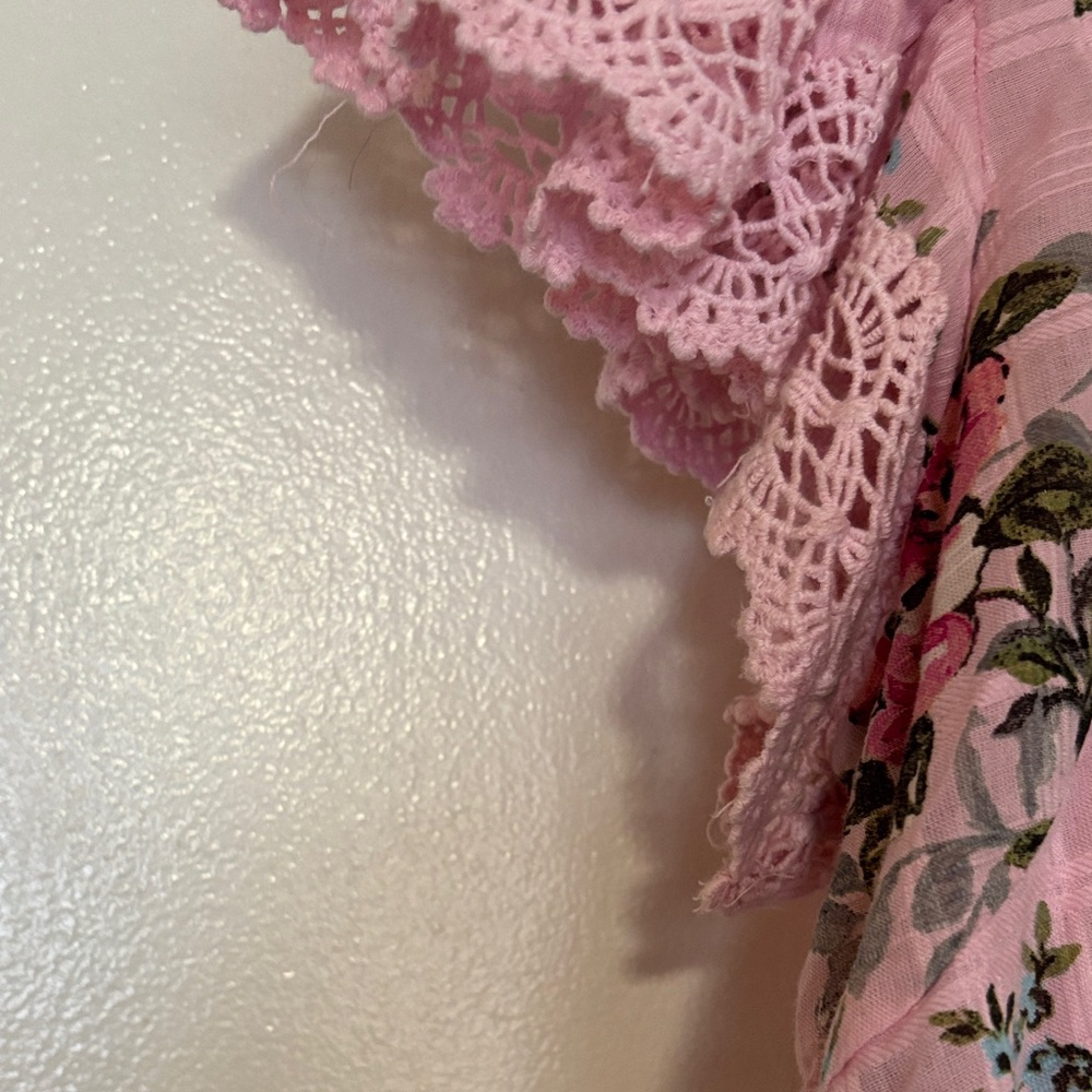 Chic Floral Lace-Trimmed Blouse in Pink - Picture 4 of 7
